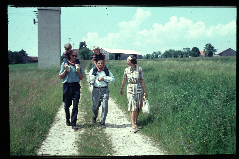 33.Regensburg jun 1966 Rino,Papa,Mama,Brigitte,Marion.JPG